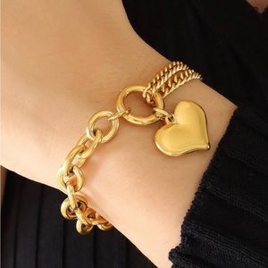 NWOT Heart Charm Bracelet Hypoallergenic